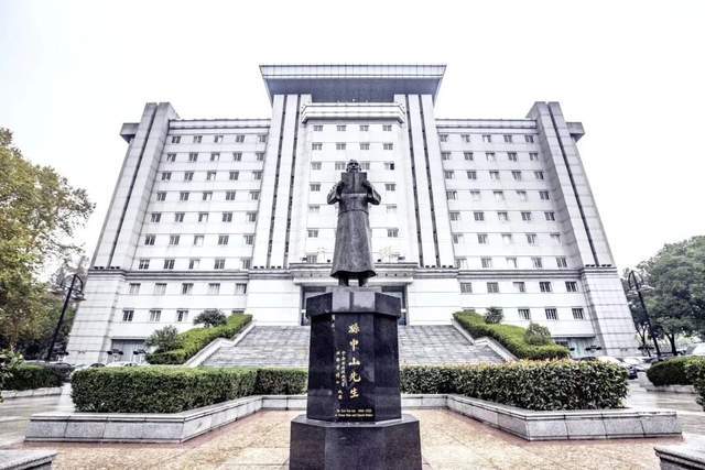中南财经政法大学(中南财经政法大学研究生学费)